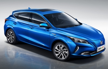 兩廂純電動轎車長安逸動ET正式上市：售價13.29萬元起，綜合續航405公里