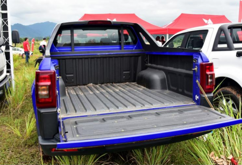 江鈴皮卡域虎7 一輛兼顧坐人拉貨越野皮卡